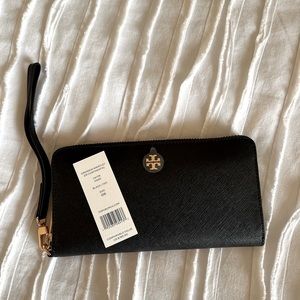 NWT Tory Burch black Emerson wristlet wallet